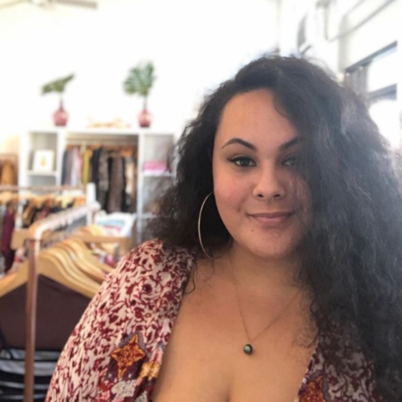 Meet your Posher, Sara - Picture 2 of 3